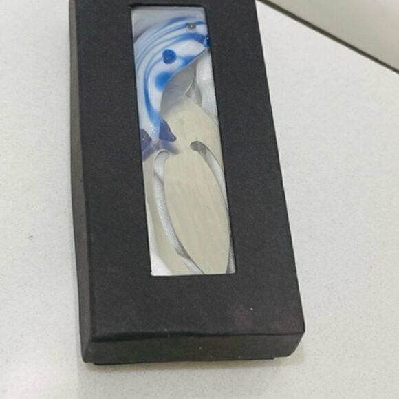 Art glass blue clear dolphin Bookmark New in Box 3.5" tall by 1.5" wide dolphin - Picture 5 of 6